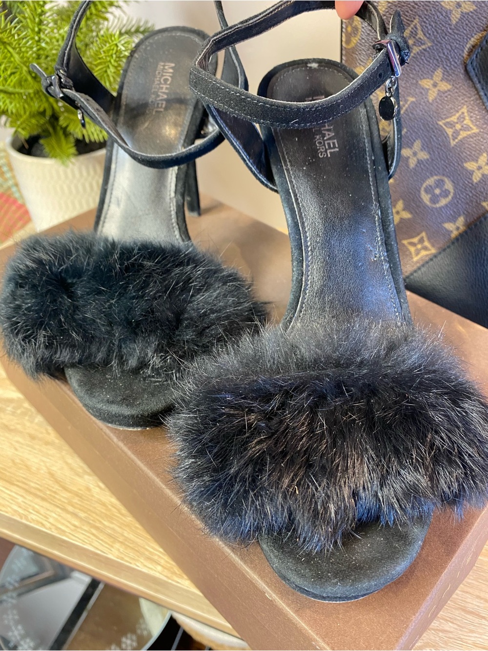 Michael Kors Faye Fur Sandal Suede Black Silver Charm Ankle Strap Open Toe 7.5M - Picture 4 of 10